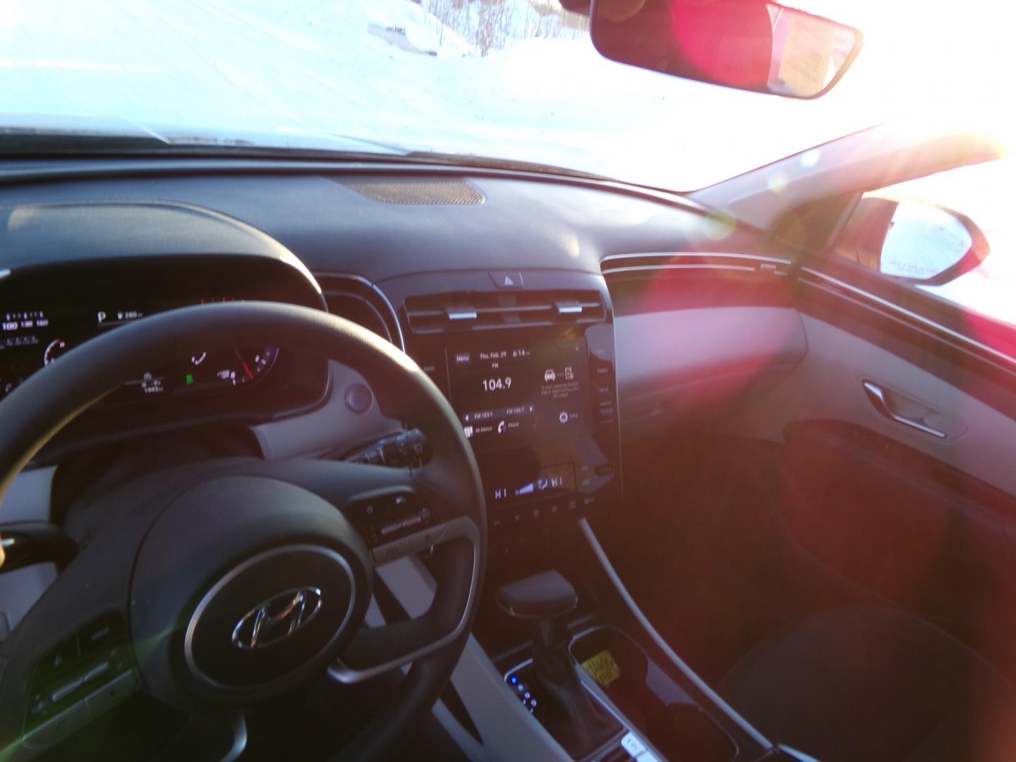 2024 Grey Hyundai Tucson SEL AWD (5NMJBCDE0RH) with an 2.5L L4 DOHC 16V engine, 8A transmission, located at 2630 Philips Field Rd., Fairbanks, AK, 99709, (907) 458-0593, 64.848068, -147.780609 - Photo#5